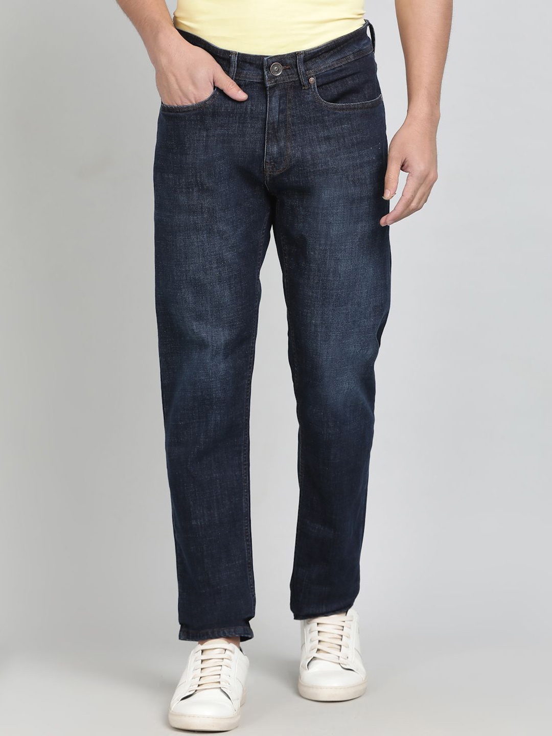 

JADE BLUE Men Straight Fit Light Fade Jeans