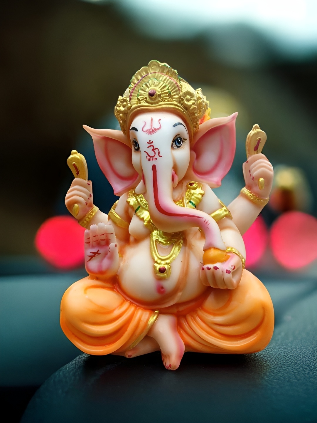 

NAYRA HANDICRAFTS Cream & Gold-Toned Lord Ganesha Religious Idol Showpiece