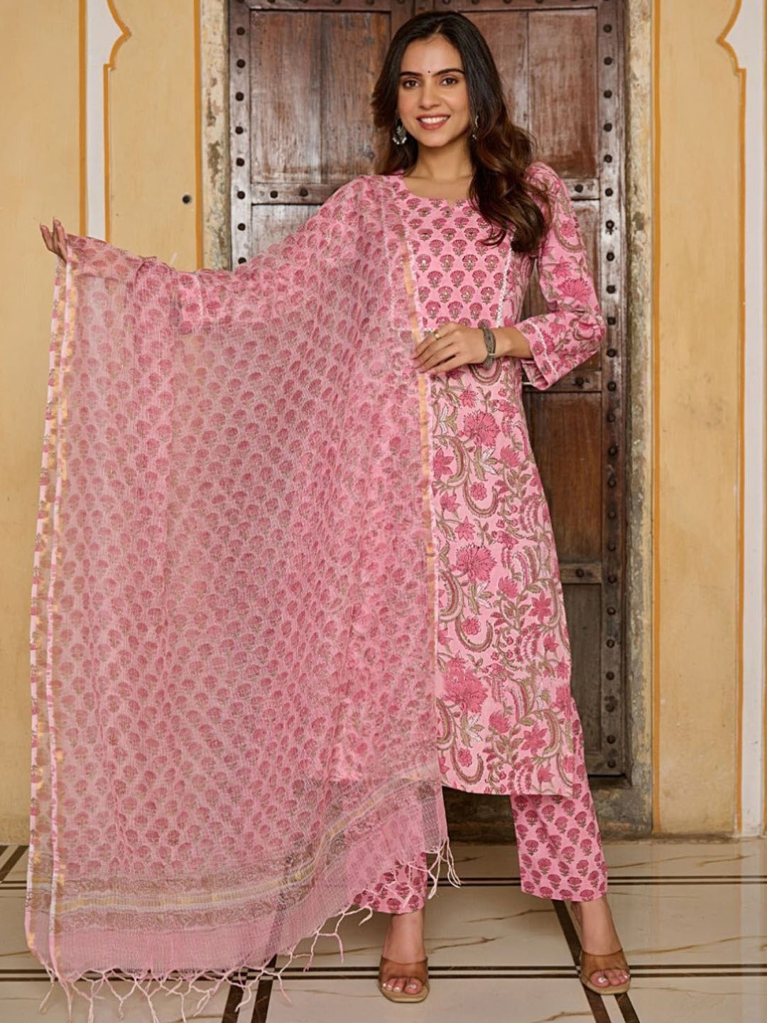 

NAINVISH Floral Printed Notch-Neck Straight Kurta With Trousers And Dupatta, Pink