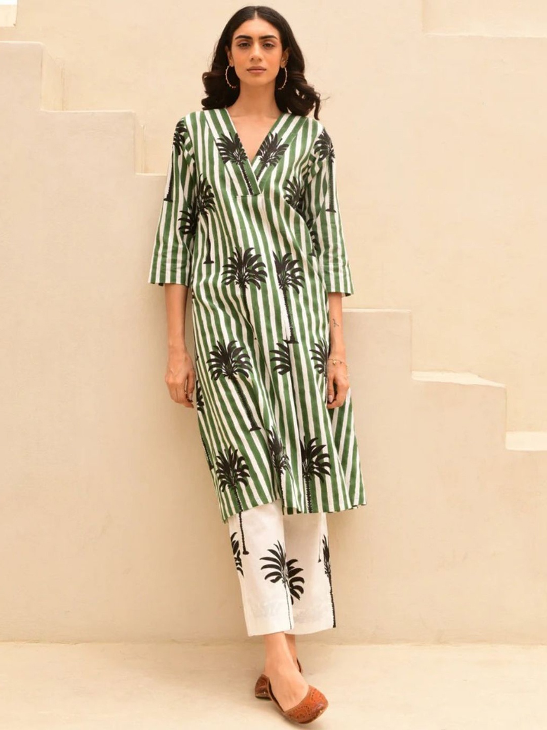 

NAINVISH Striped V-Neck A-Line Kurta With Trousers And Dupatta, Green