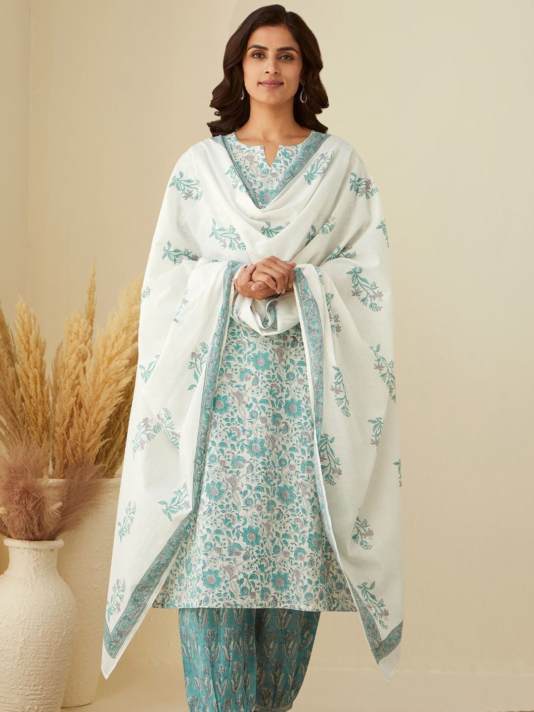 

NAINVISH Floral Printed V-Neck Straight Kurta With Salwar And Dupatta, White