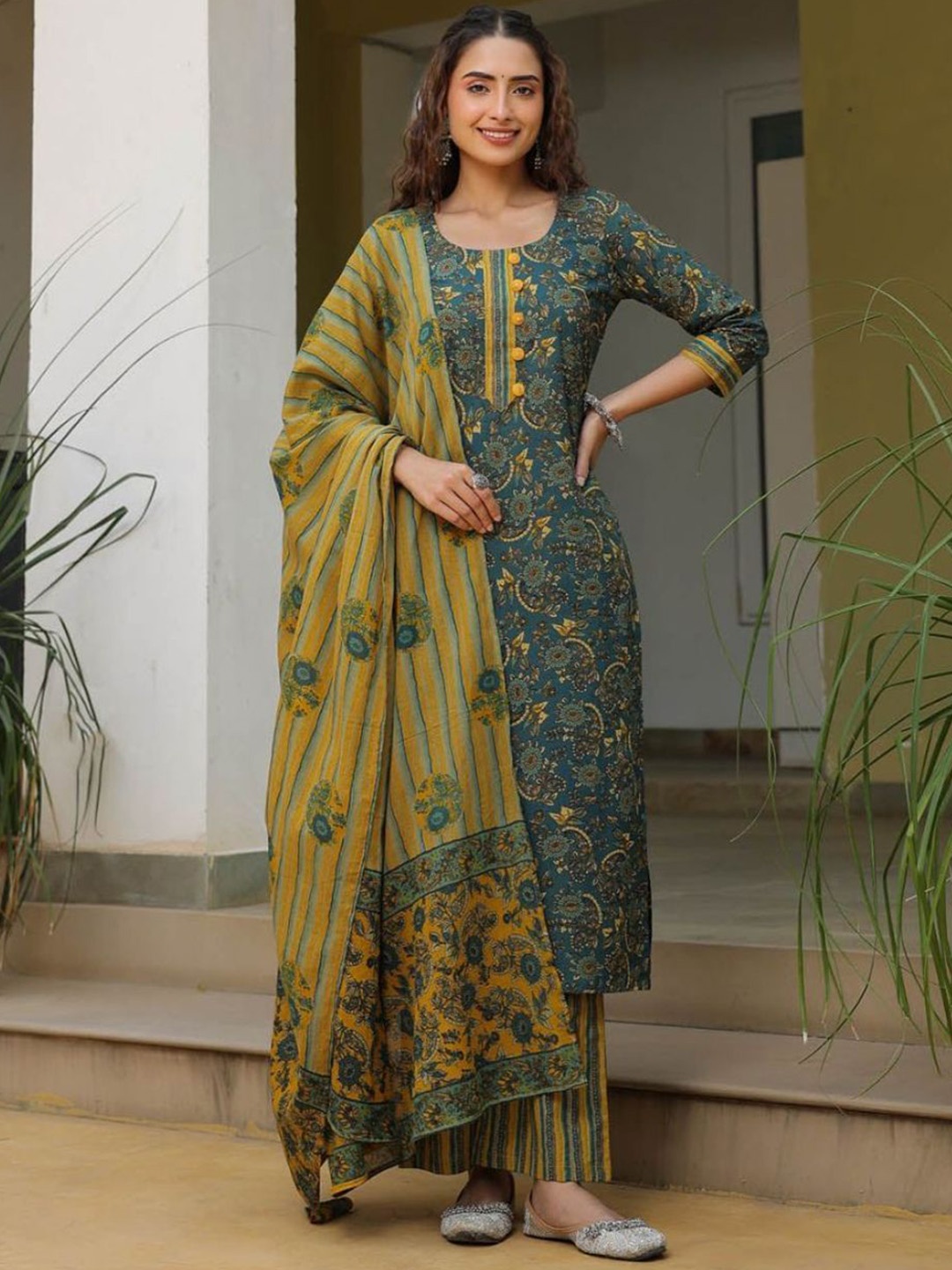 

NAINVISH Floral Printed Round Neck Straight Kurta With Trousers And Dupatta, Teal
