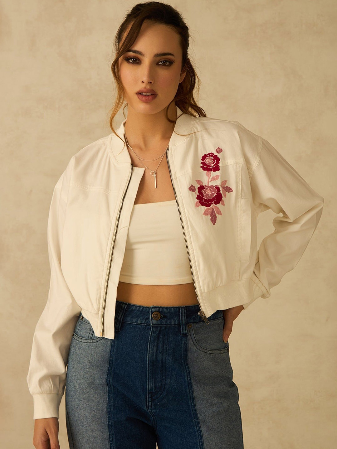 

Virgio Women Floral Embroidered Cotton Jacket, Off white