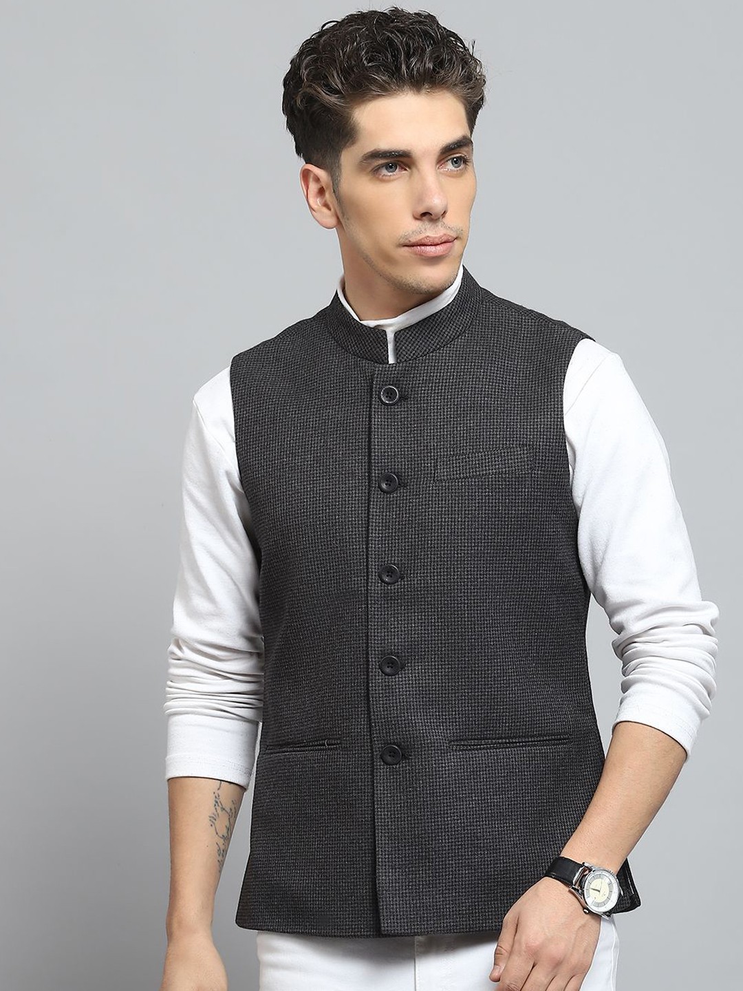 

Monte Carlo Men Self Design Woollen Sleeveless Lightweight Outdoor Tailored Jacket, Charcoal
