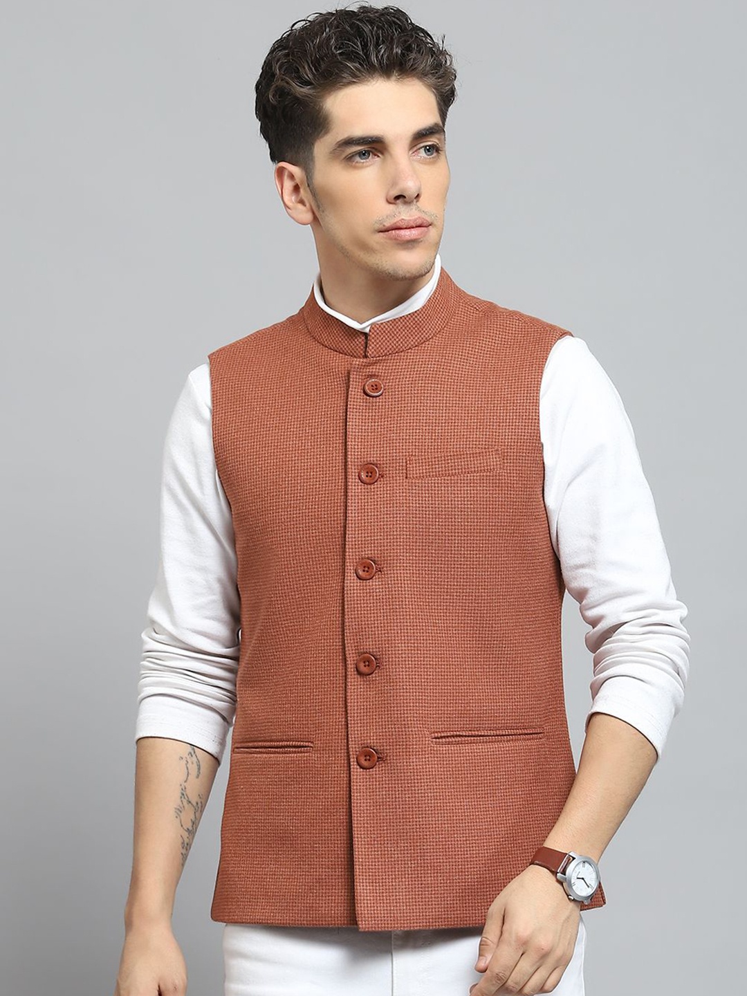 

Monte Carlo Men Self Design Woollen Sleeveless Lightweight Outdoor Tailored Jacket, Orange