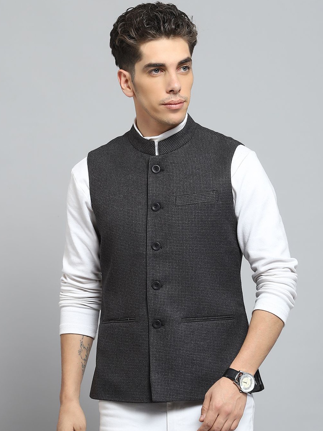 

Monte Carlo Men Self Design Woollen Sleeveless Lightweight Outdoor Tailored Jacket, Charcoal