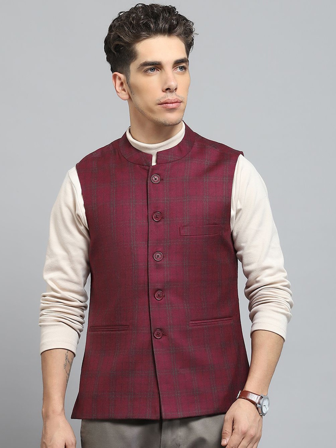 

Monte Carlo Men Checked Woollen Sleeveless Lightweight Outdoor Tailored Jacket, Maroon