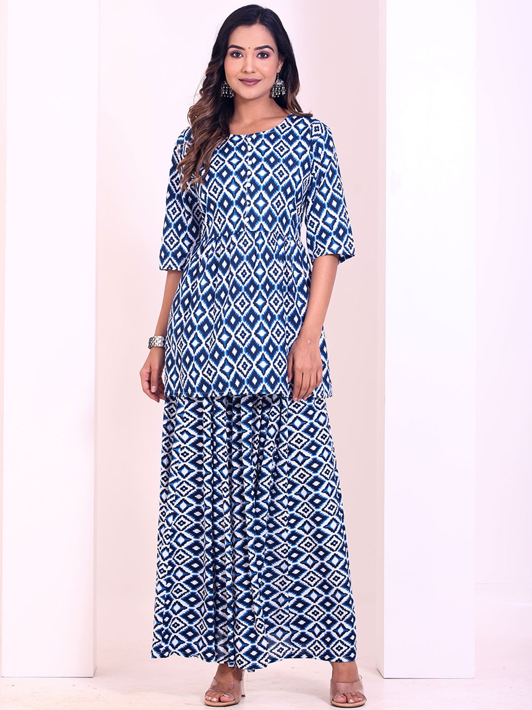 

Smartyhub Geometric Printed Round Neck Anarkali Kurta With Skirt, Blue