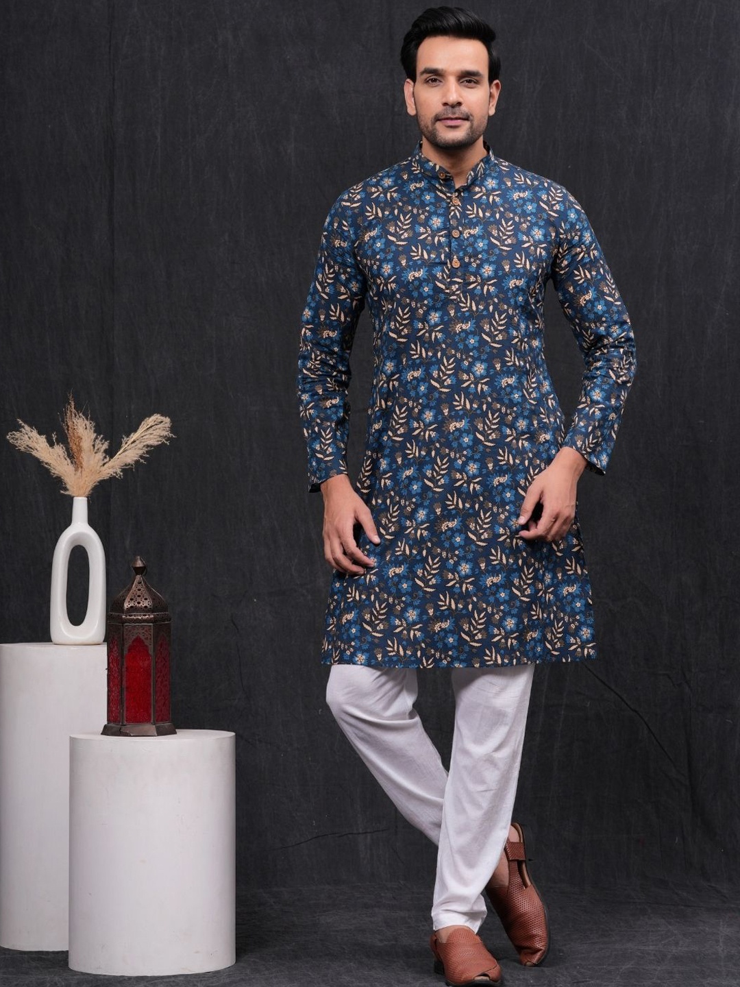 

Hues Fab Floral Printed Mandarin Collar Pure Cotton Kurta with Pyjama, Navy blue