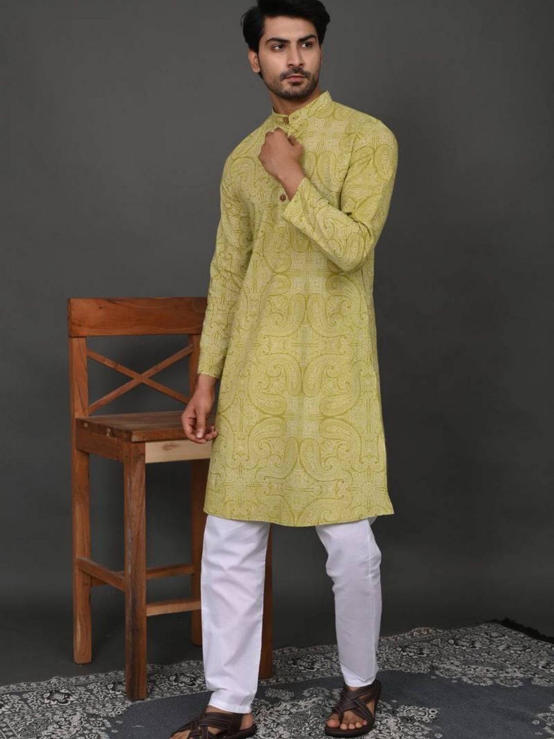 

Hues Fab Paisley Printed Mandarin Collar Pure Cotton Kurta with Pyjama, Green