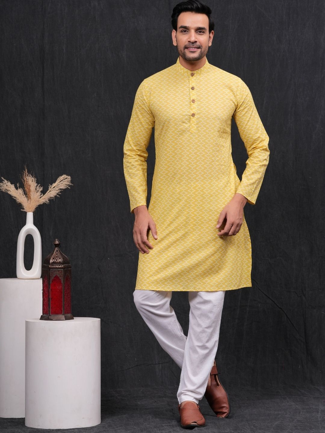 

Hues Fab Chevron Printed Band Collar Pure Cotton Kurta With Pyjamas, Yellow