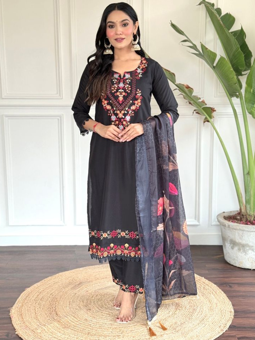 

KIWA STUDIO Floral Yoke Design Chanderi Silk Straight Kurta With Trousers And Dupatta, Black