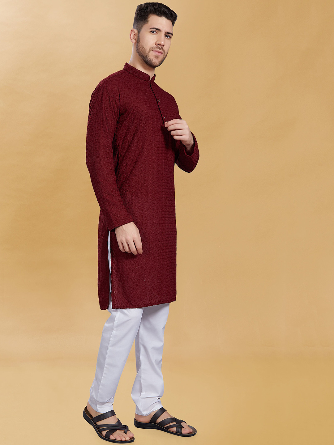 

DIVISIVE Geometric Thread Embroidered Mandarin Collar Kurta, Maroon