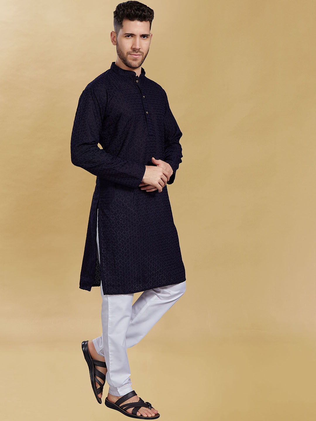 

DIVISIVE Woven Design Embroidered Mandarin Collar Slim Fit Straight Kurta, Navy blue
