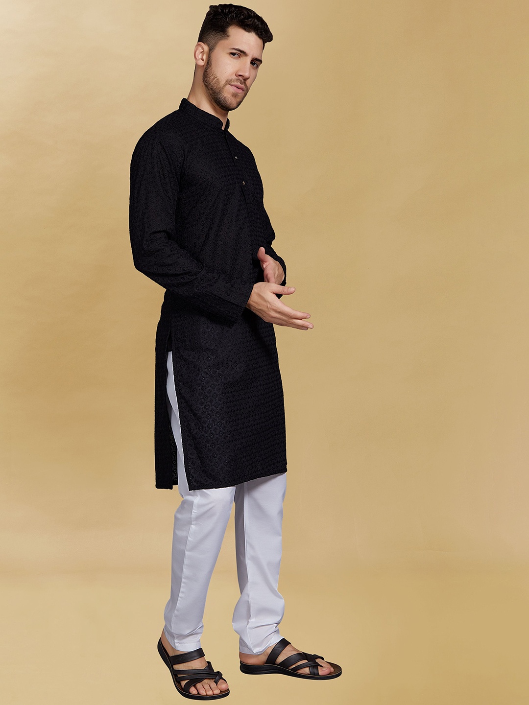 

DIVISIVE Embroidered Mandarin Collar Slim Fit Straight Kurta, Black