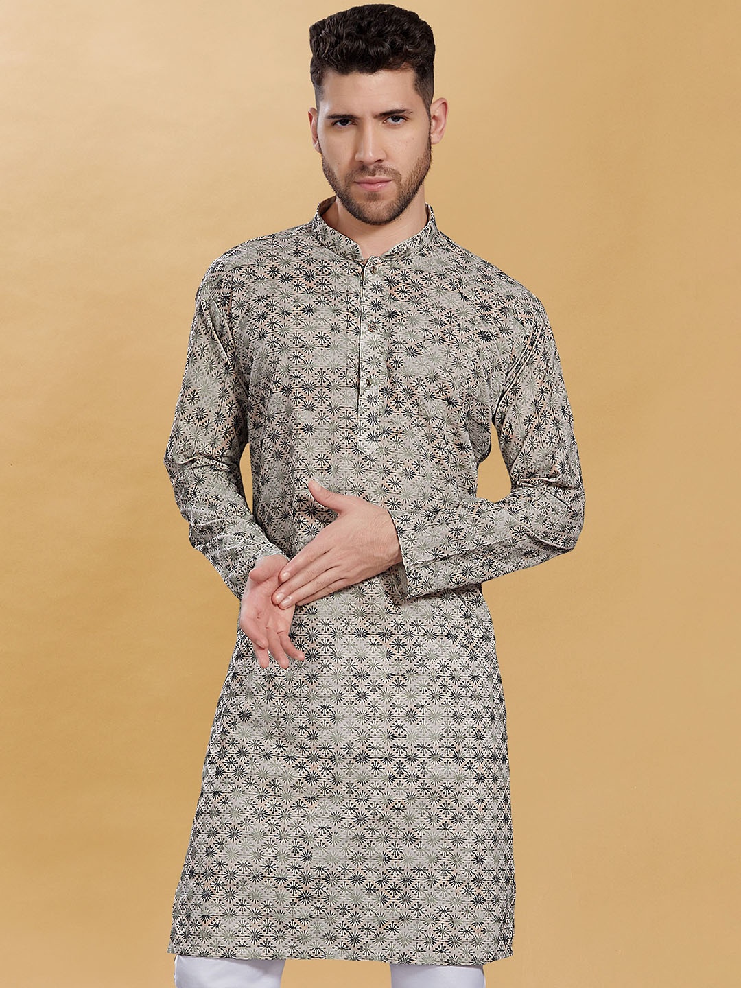 

DIVISIVE Geometric Embroidered Mandarin Collar Slim Fit Straight Kurta, Off white