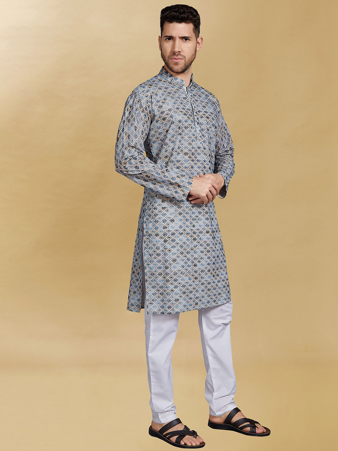 

DIVISIVE Embroidered Mandarin Collar Slim Fit Straight Kurta, Off white