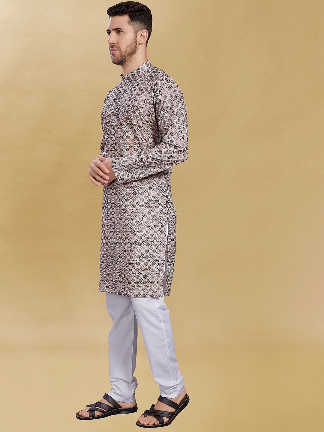 

DIVISIVE Geometric Embroidered Mandarin Collar Slim Fit Straight Kurta, Off white