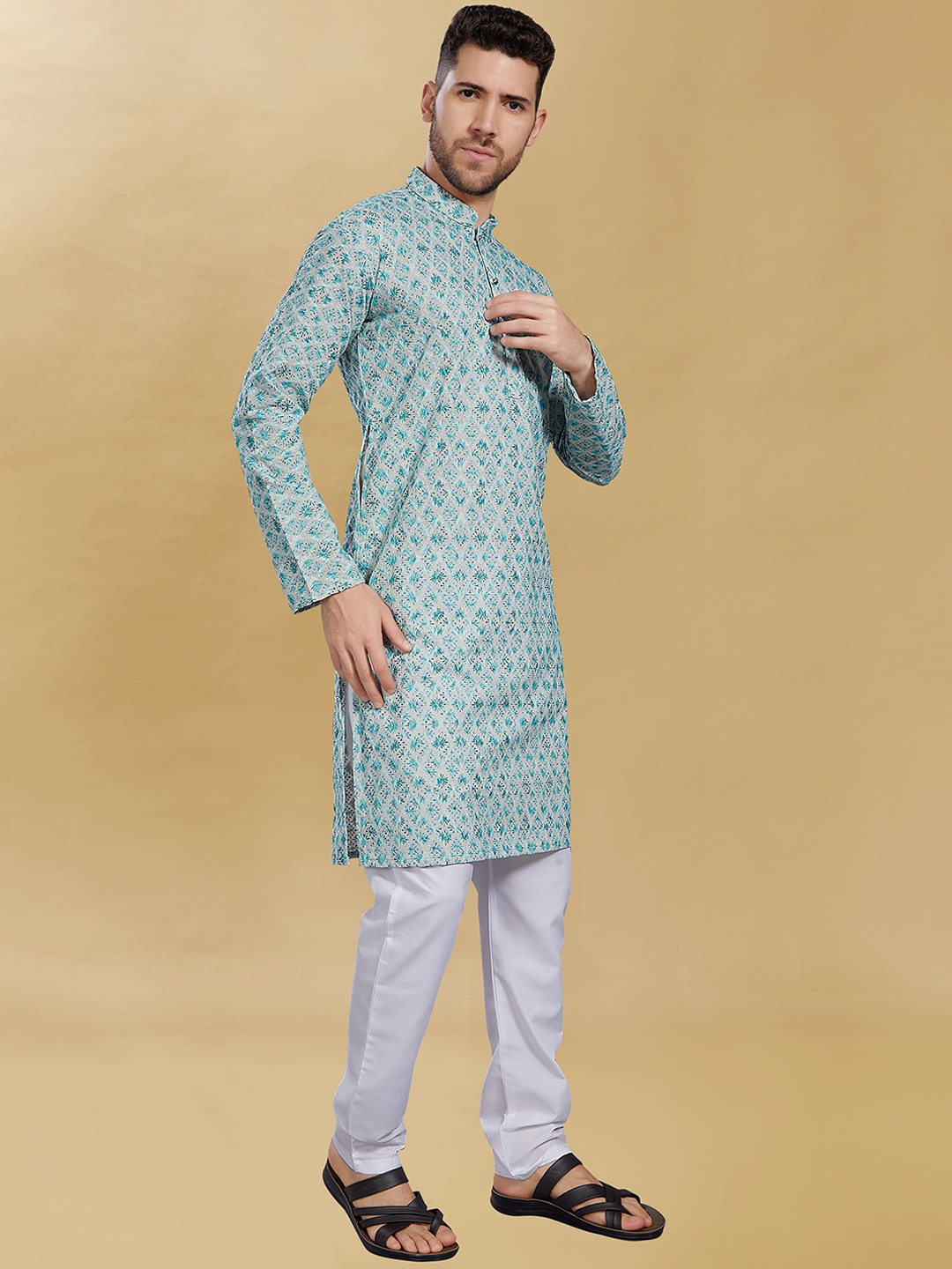 

DIVISIVE Geometric Embroidered Mandarin Collar Slim Fit Straight Kurta, Off white