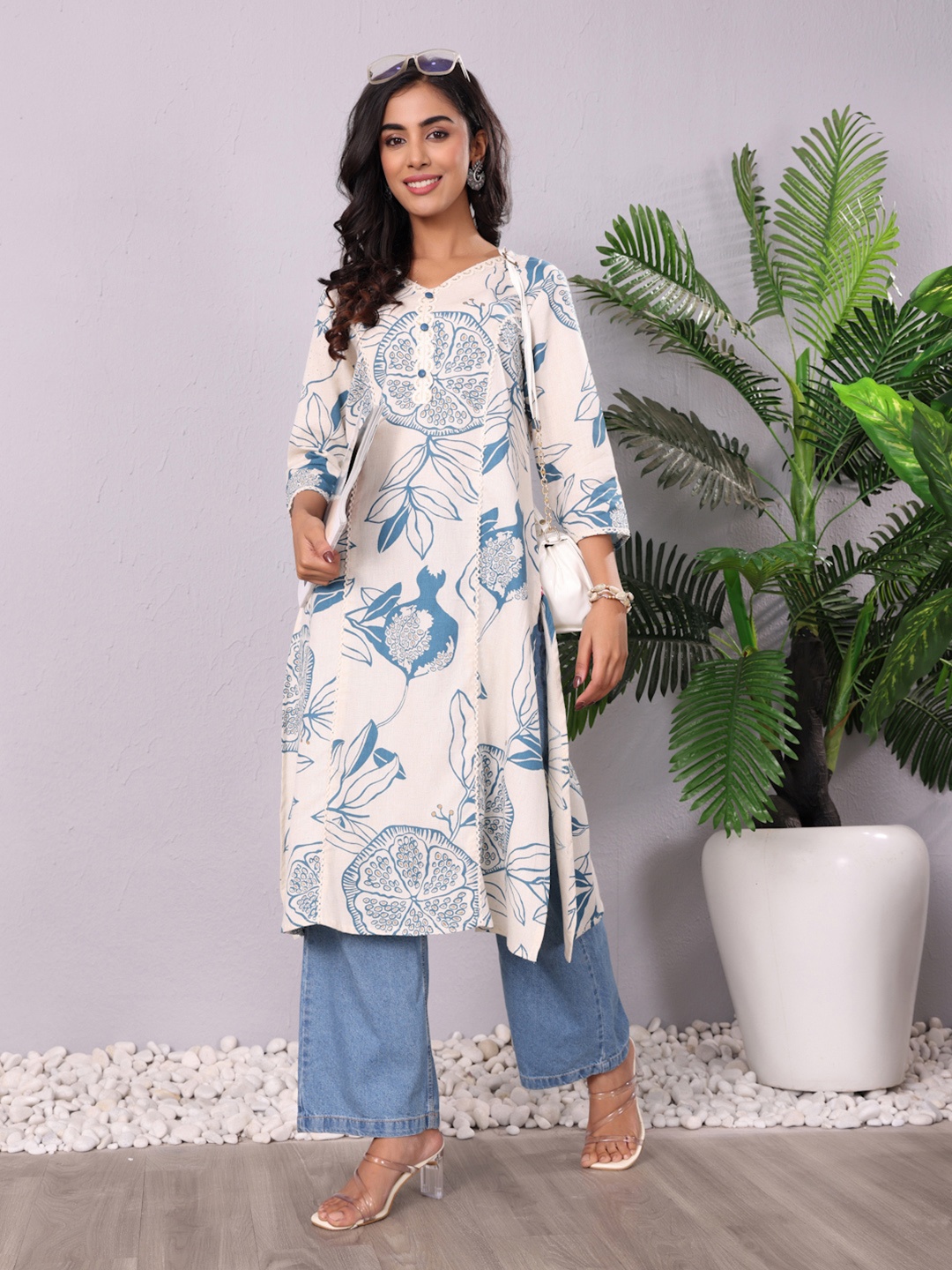 

Varanga Floral Printed V-Neck Sequinned Panelled Cotton A-Line Kurta, Off white