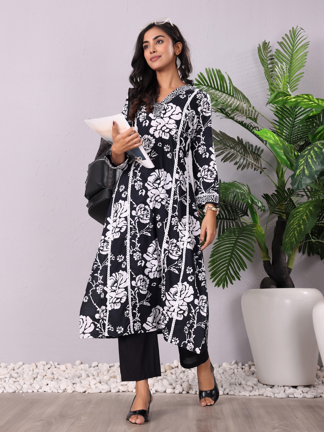 

Varanga Floral Printed V-Neck Panelled Pure Cotton A-Line Kurta With Trouser, Black