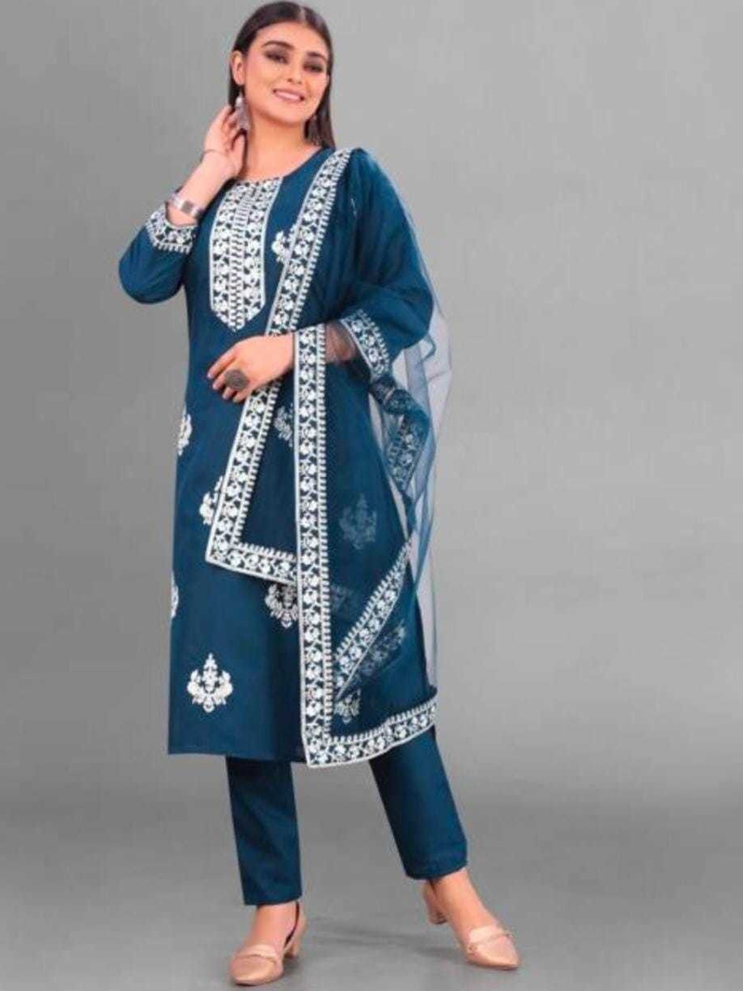 

REET MAHAL Floral Embroidered Round Neck Georgette Straight Kurta With Trouser And Dupatta, Blue