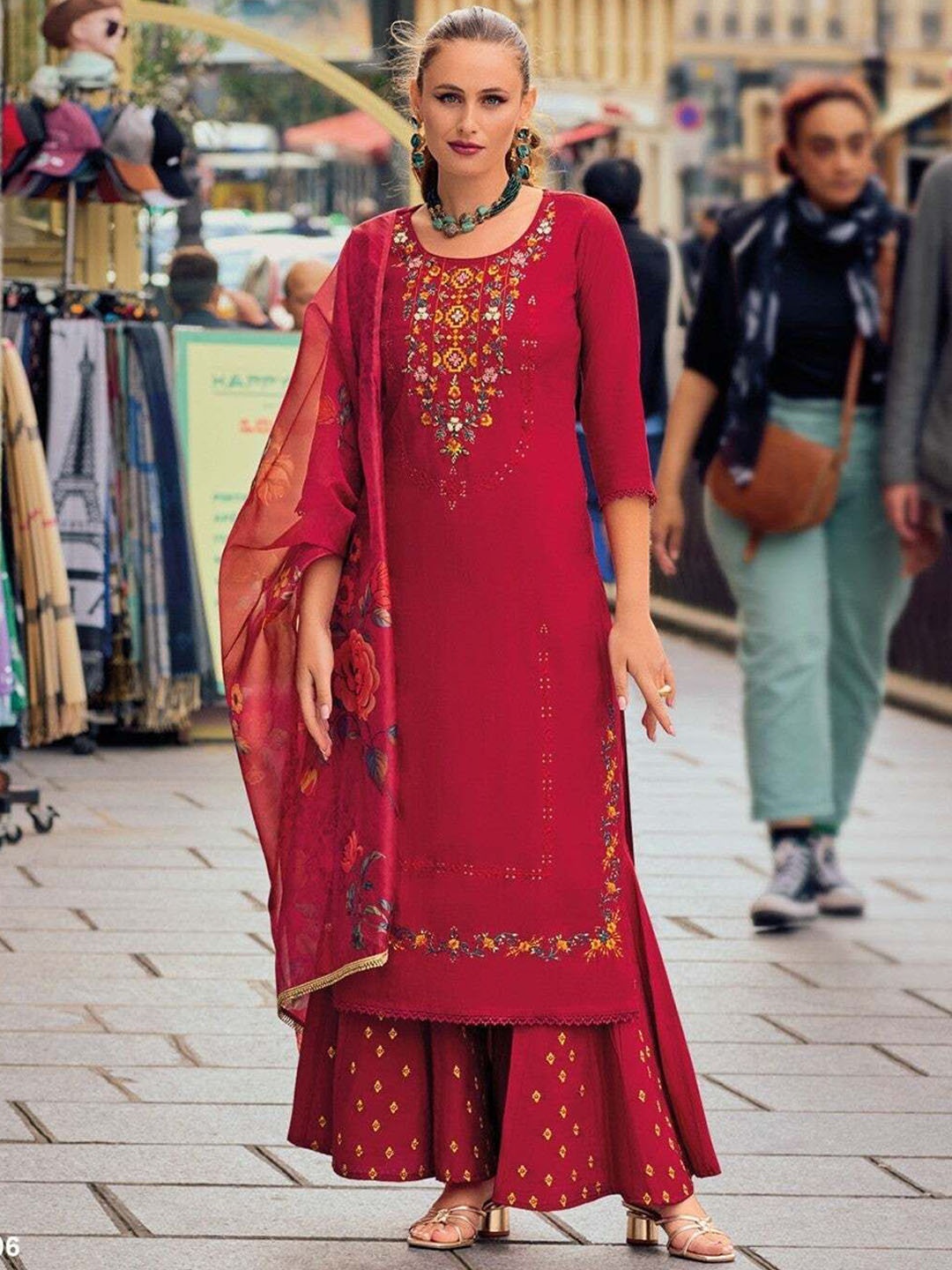 

REET MAHAL Floral Embroidered Round Neck Straight Kurta With Trouser And Dupatta, Red