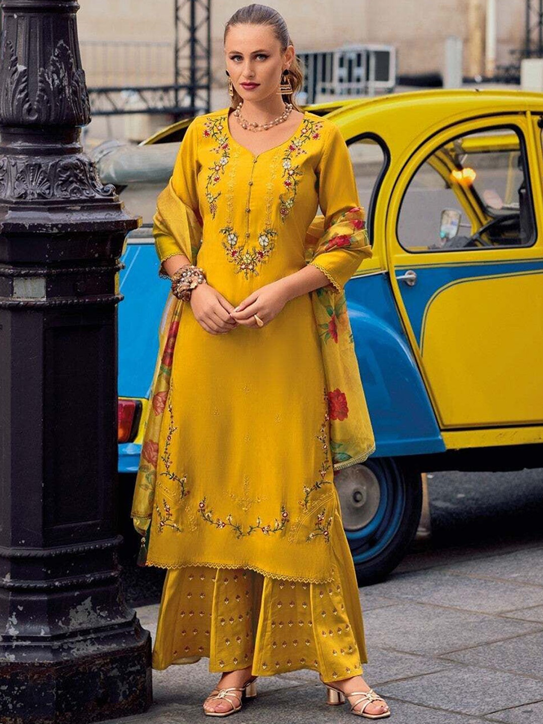 

REET MAHAL Floral Embroidered Notch Neck Straight Kurta With Trouser And Dupatta, Yellow