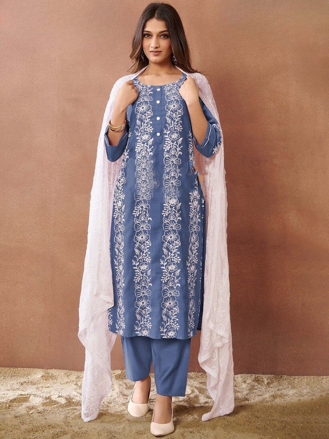 

REET MAHAL Floral Embroidered Round Neck Straight Kurta With Trouser & Dupatta, Blue