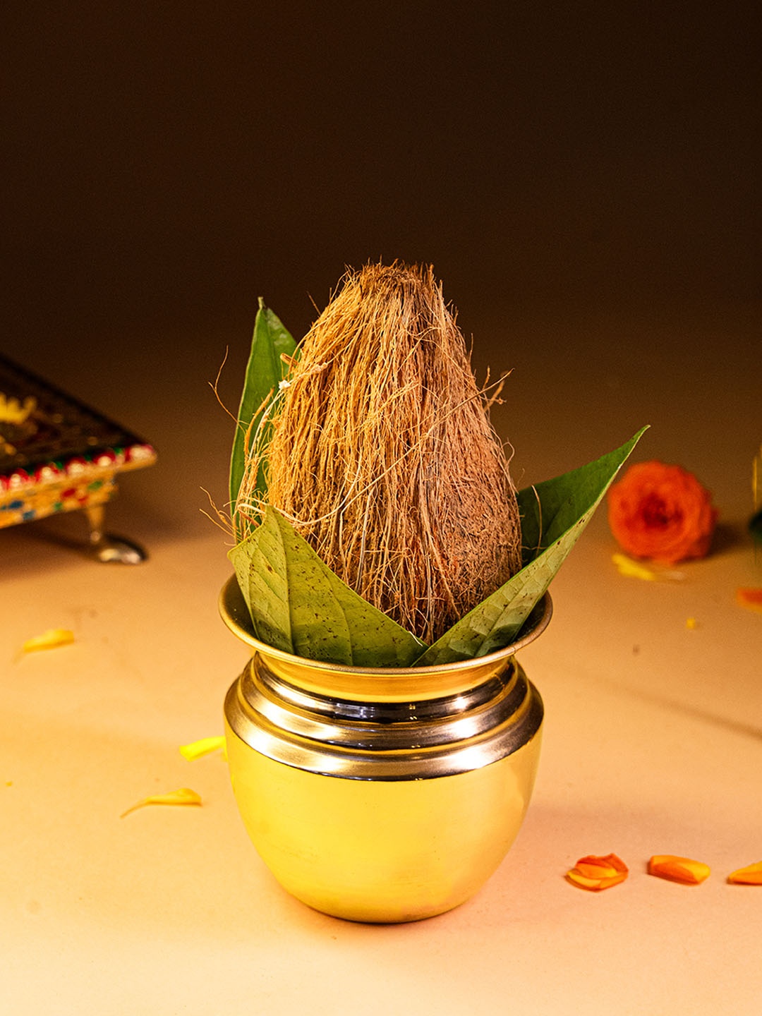 

TRUSTBASKET Gold-Toned Brass Kalash