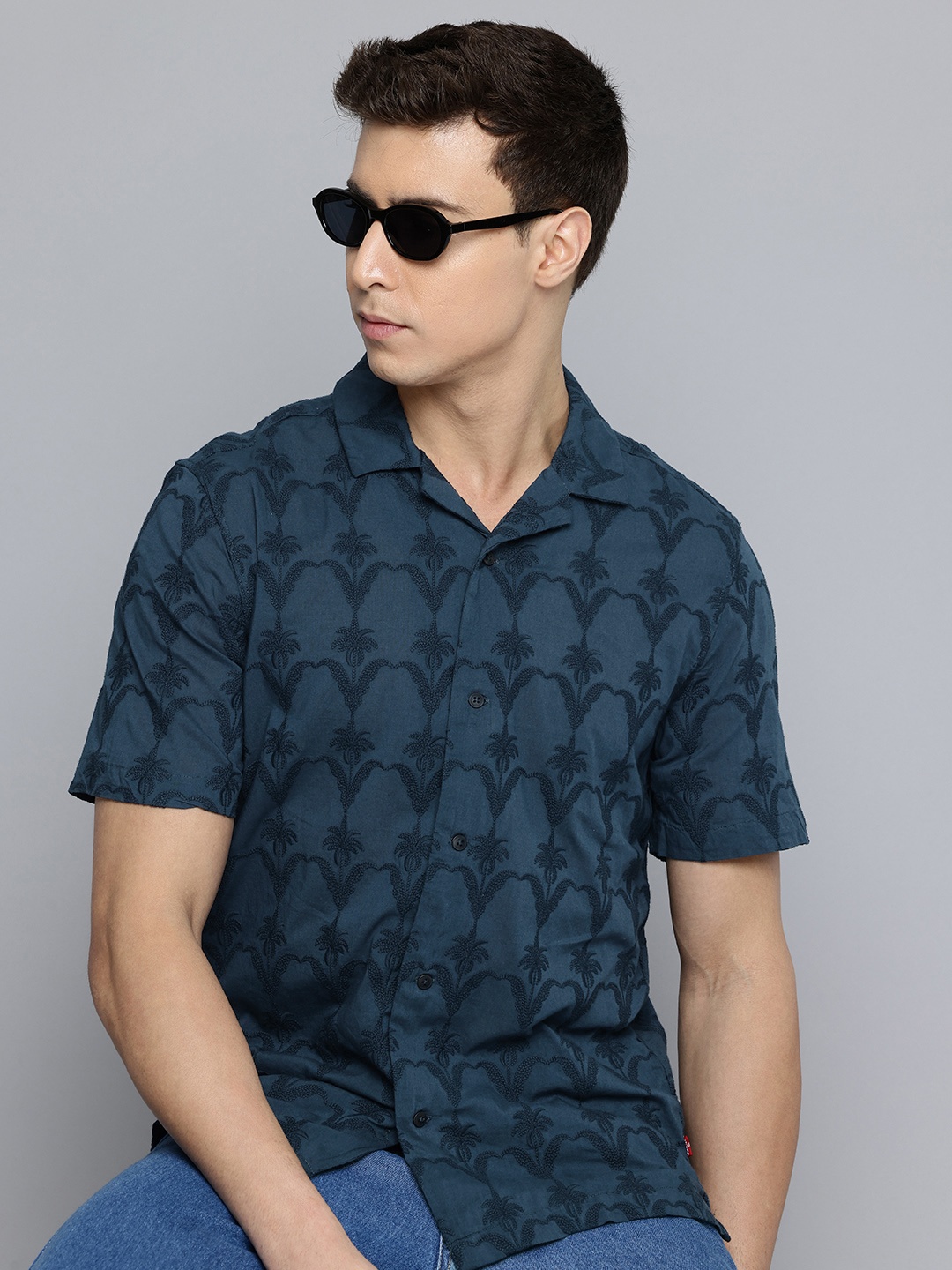 

Levis Relaxed Fit Floral Embroidered Pure Cotton Casual Shirt, Blue
