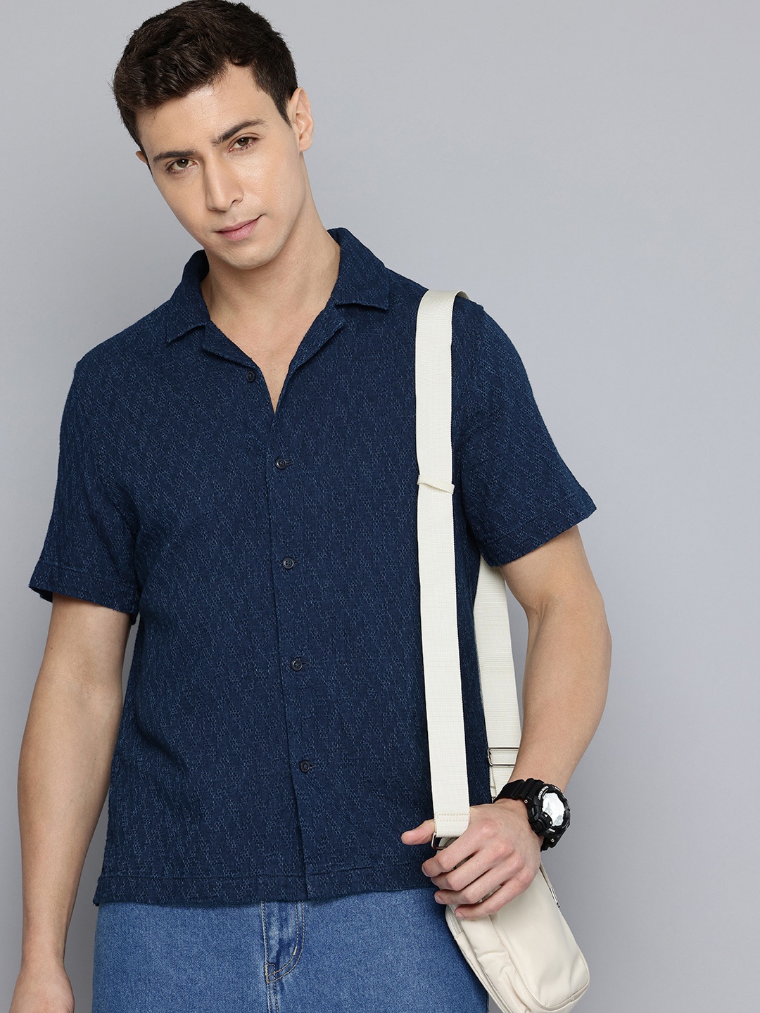 

Levis Relaxed Fit Textured Self Design Pure Cotton Casual Shirt, Navy blue