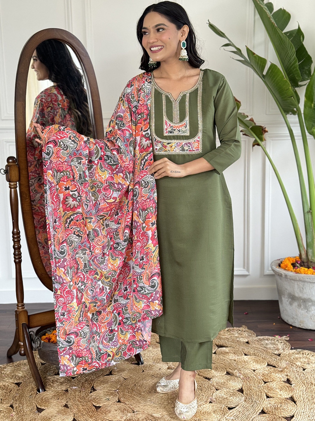 

ZIBLON Floral Yoke Design Zari Chanderi Cotton Straight Kurta With Trouser & Dupatta, Green