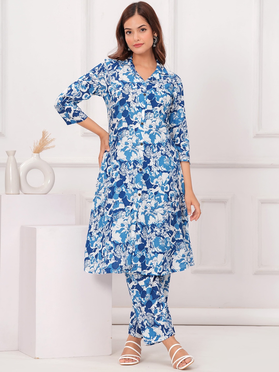 

Samhitas Floral Printed Shirt Collar Pure Cotton Tunic With Trousers, Blue