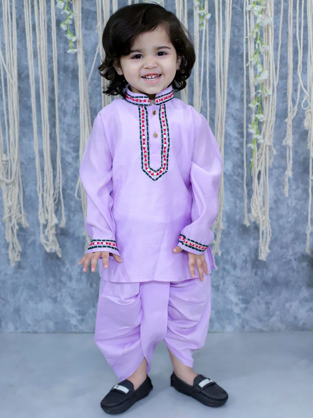 

BownBee Boys Ethnic Motifs Embroidered Regular Mirror Work Kurta with Dhoti Pants, Lavender