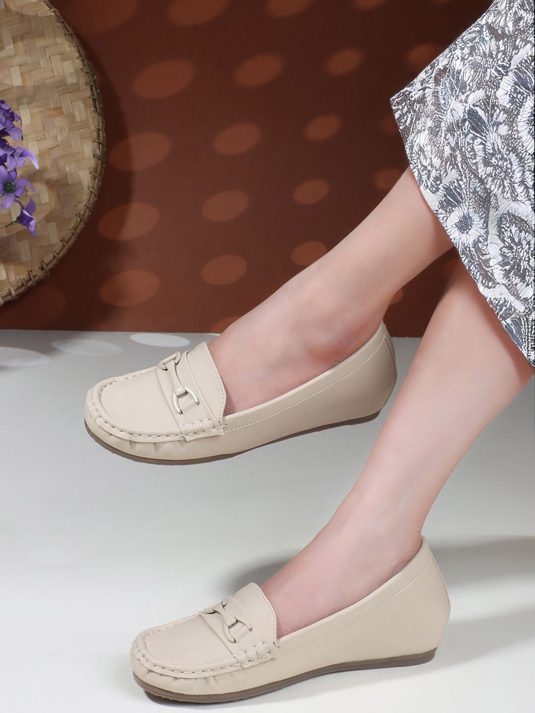 

Carlton London Women Round Toe Loafers, Cream