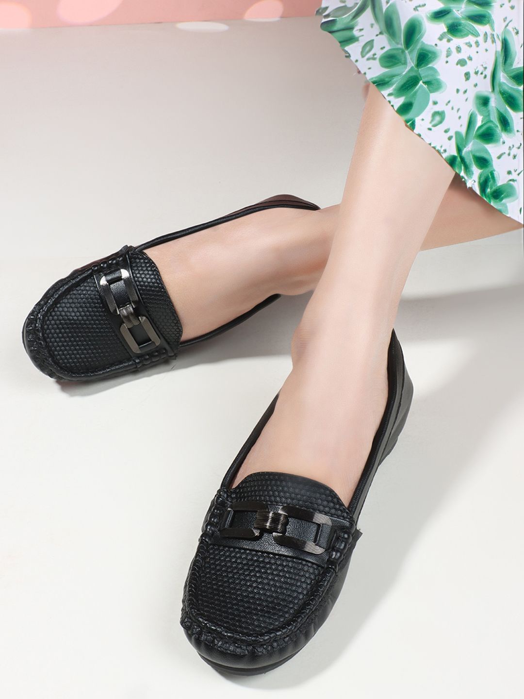 

Carlton London Women Textured Loafers, Black