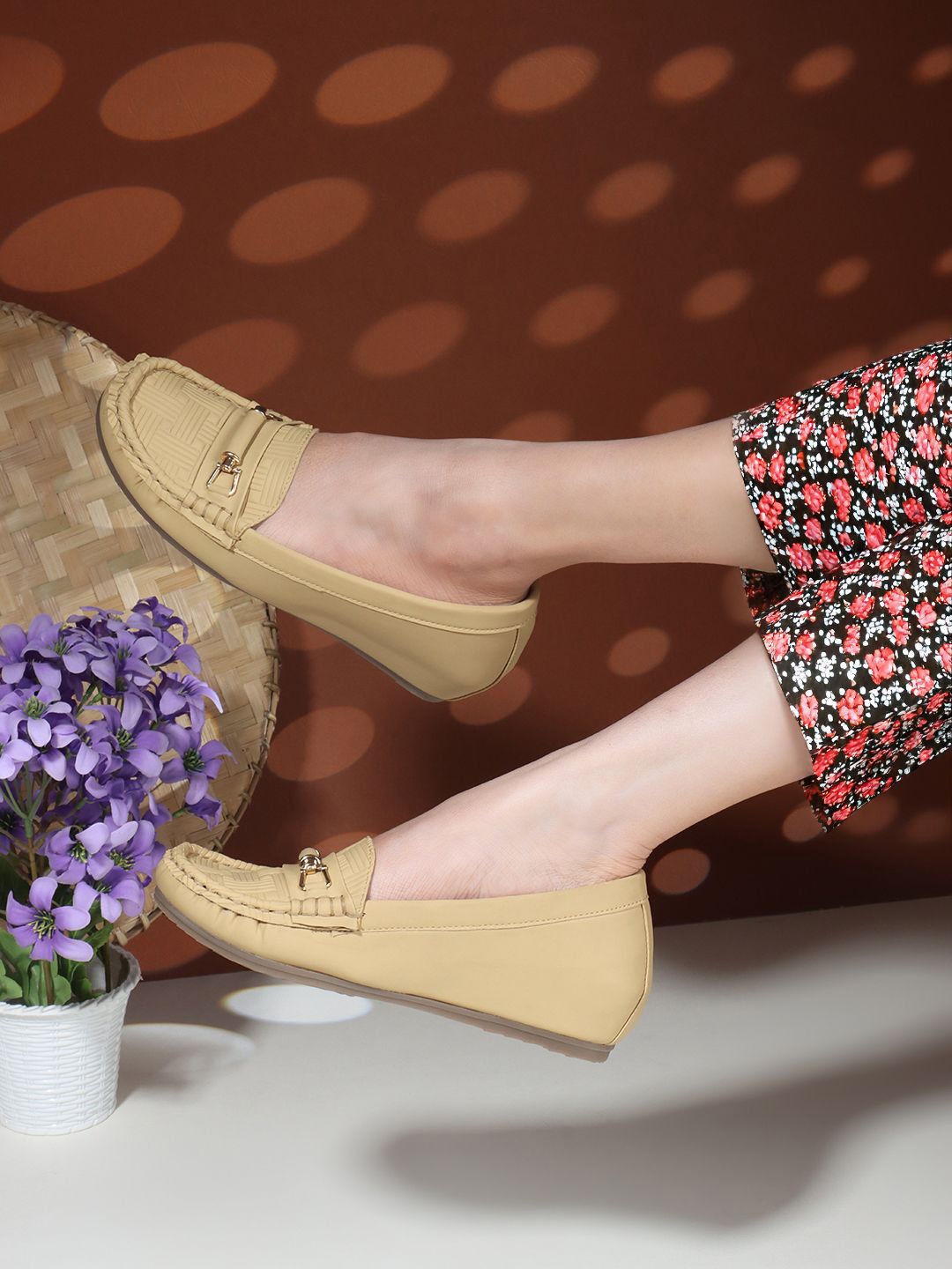 

Carlton London Women Textured Loafers, Camel brown