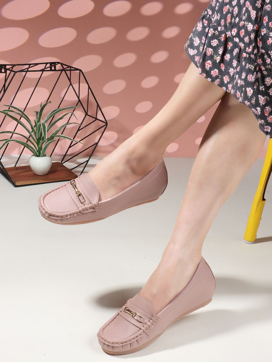 

Carlton London Women Loafers, Peach