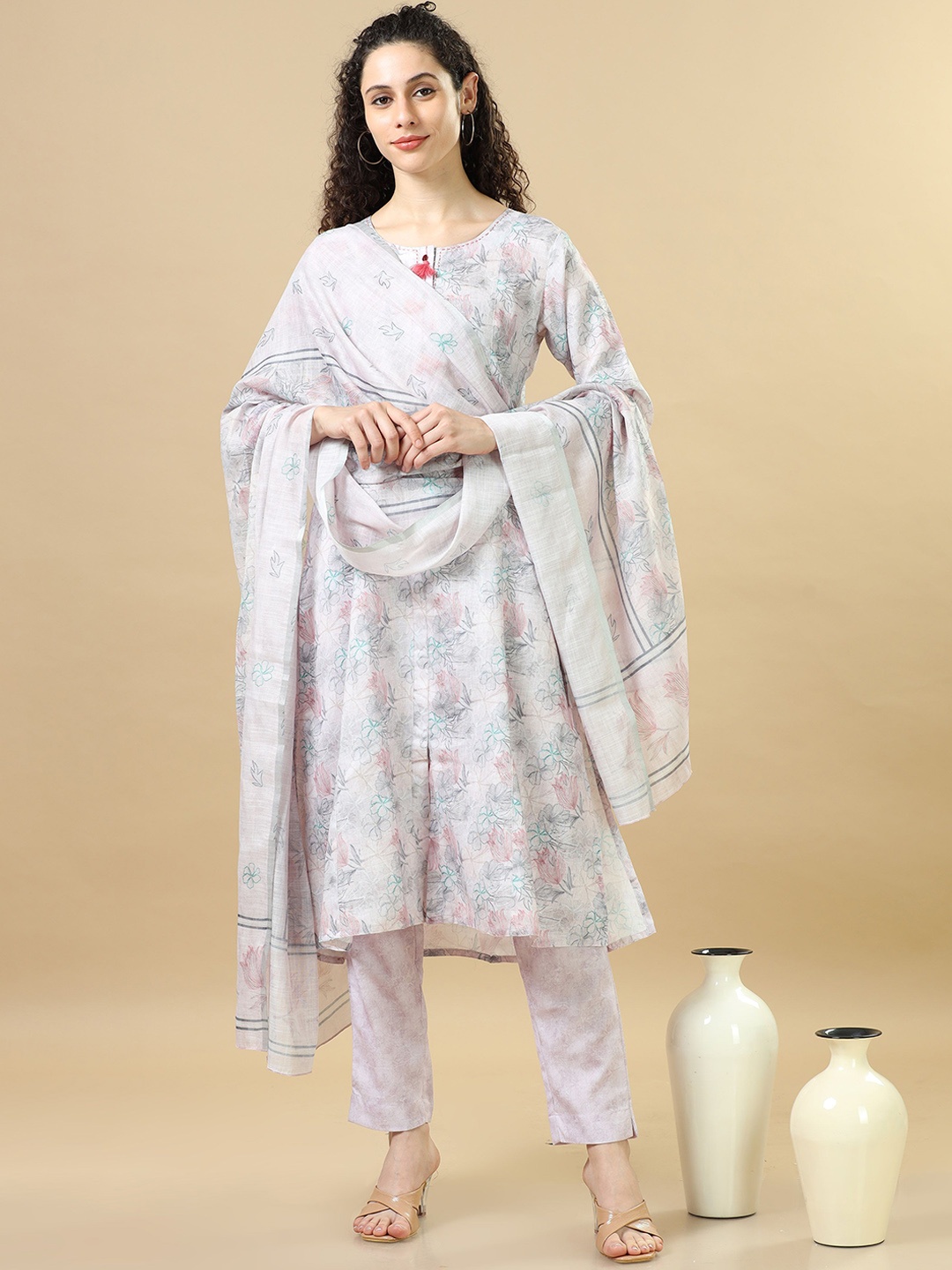 

Hassu's Floral Printed Linen Round Neck Kurta With Trousers And Dupatta, Grey
