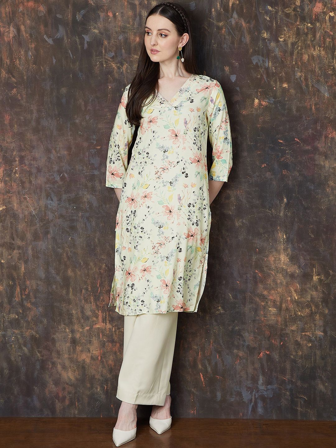 

Melange by Lifestyle Floral Printed V-Neck Straight Kurta, Off white