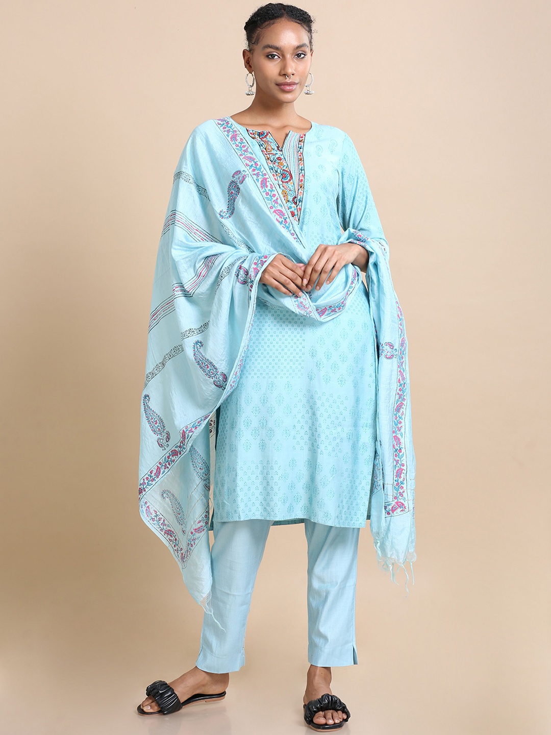 

Hassu's Floral Printed Notch Neck Chanderi Silk Kurta With Trousers And Dupatta, Blue