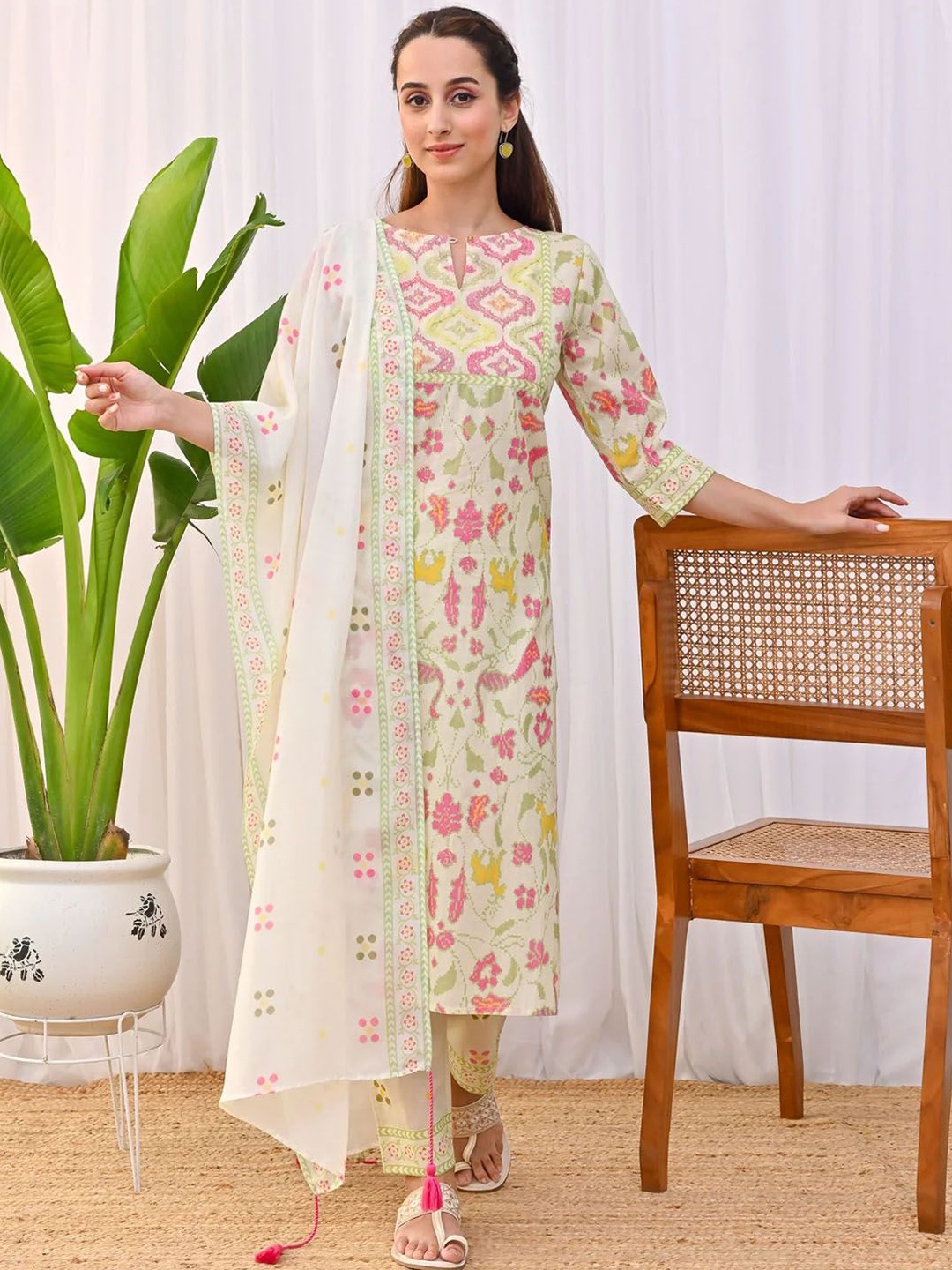 

BLACK SCISSOR Women Floral Printed Regular Kurta with Trousers & With Dupatta, Cream