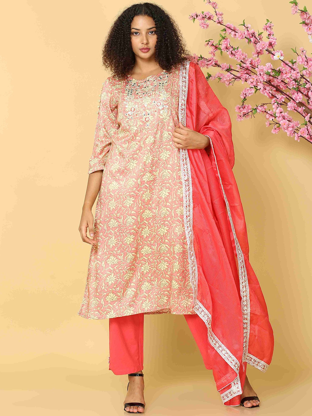 

Hassu's Women Floral Printed Regular Kurta with Trousers & With Dupatta, Pink