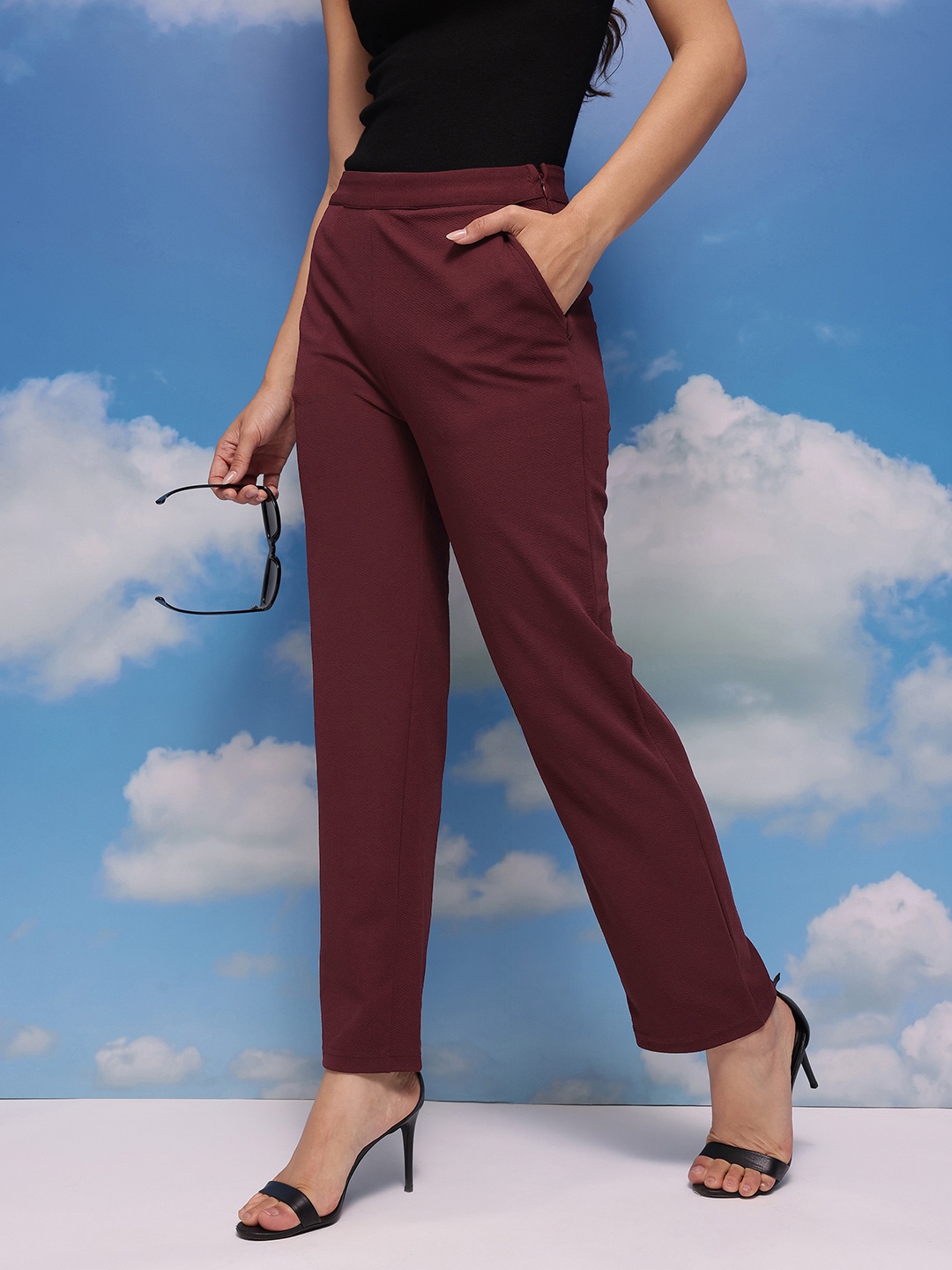 

CORSICA Women Textured Trousers, Maroon
