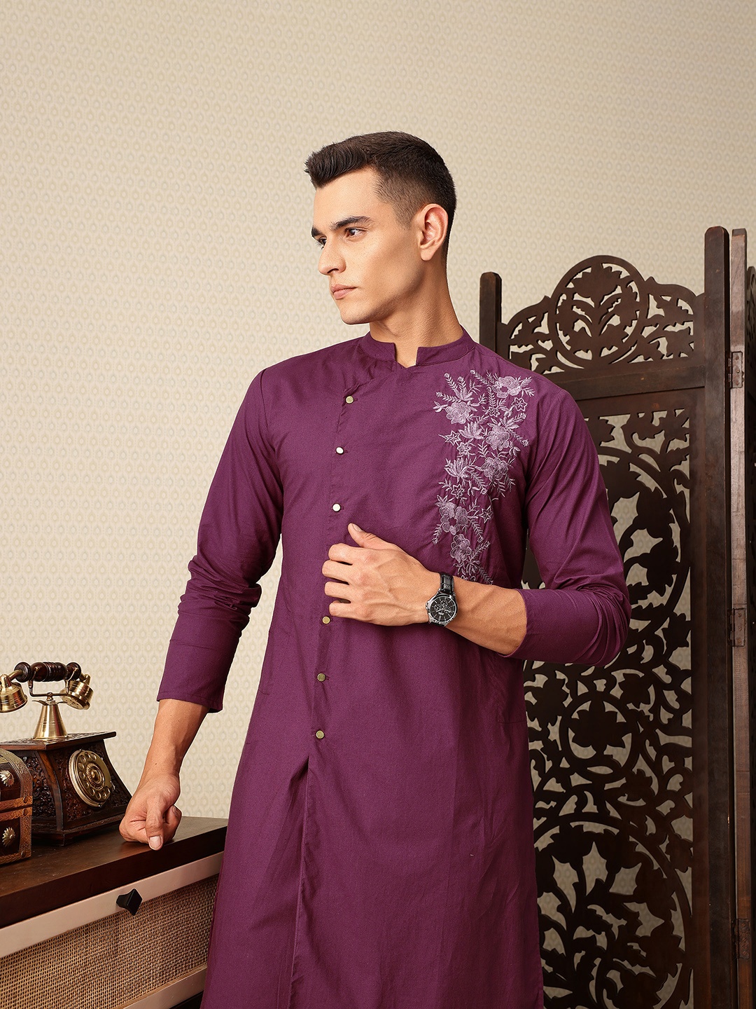

House of Pataudi Floral Embroidered Pure Cotton Jashn Kurta with Trousers, Purple