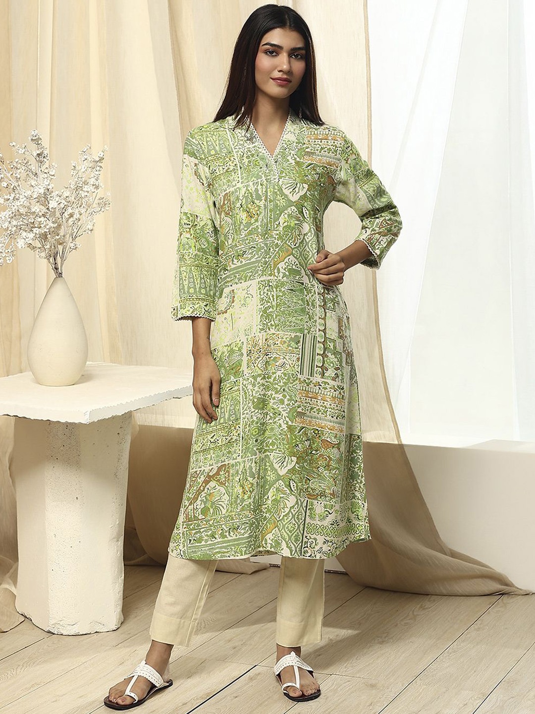 

Biba Women Floral Flared Sleeves Kurta, Sea green