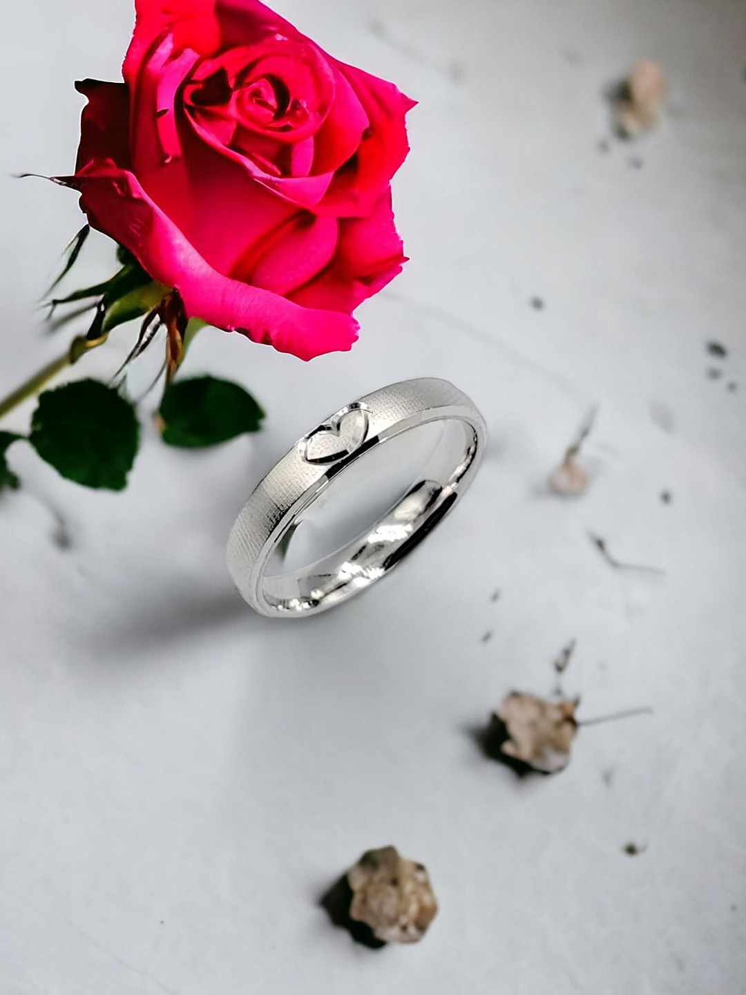 

AMONROO Women 925 Sterling Silver Rhodium-Plated Textured Finger Ring