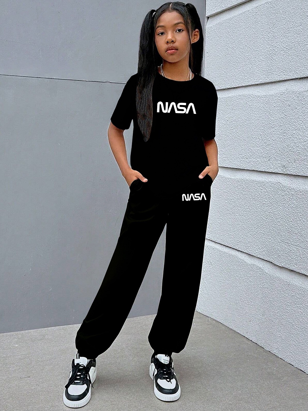 

BAESD Girls Printed T-Shirt With Joggers, Black