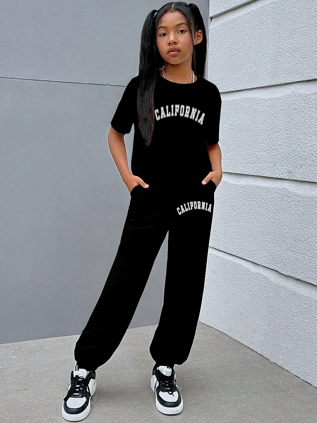 

BAESD Girls Printed T-Shirt With Joggers, Black
